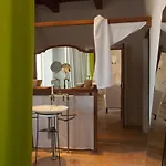 Casa vacanze Borgo Petelia, Casa Centro, Antica Abitazione Calabrese Con Giardino, Ristrutturata Strongoli