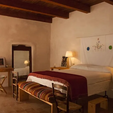 Semesterbostad Borgo Petelia, Casa Centro, Antica Abitazione Calabrese Con Giardino, Ristrutturata Strongoli