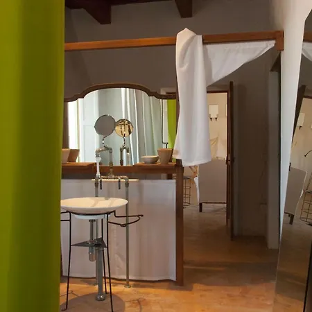 בית נופש Borgo Petelia, Casa Centro, Antica Abitazione Calabrese Con Giardino, Ristrutturata סטרונגולי