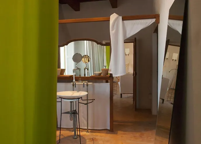 בית נופש Borgo Petelia, Casa Centro, Antica Abitazione Calabrese Con Giardino, Ristrutturata סטרונגולי