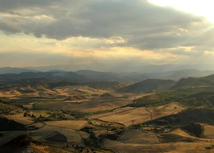 Borgo Petelia, Casa Centro, Antica Abitazione Calabrese Con Giardino, Ristrutturata בית נופש *